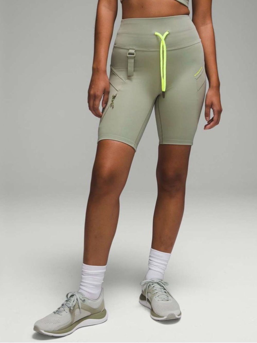 Lululemon Cargo Super-High-Rise Hiking Short 8